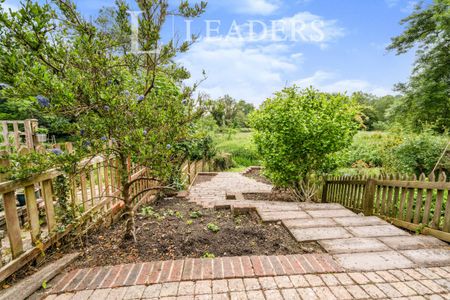 2 bedroom house to rent Riverside, Pixham, RH4 - Photo 3