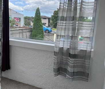 Epsom 2BR Apt with Modern Comforts - Photo 4