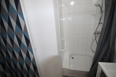 LOCATION : appartement T1 (29 m²) à MARENNES HIERS BROUAGE - Photo 4