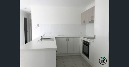 STUNNING HOME + DOUBLE GARAGE - Photo 3