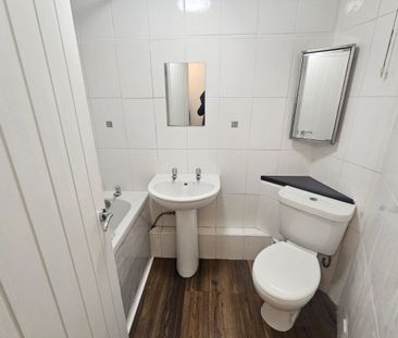 Runnymede Court, West End, SOUTHAMPTON - Photo 3