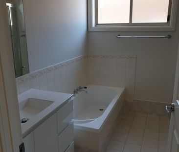 PRIME LOCATION! - Photo 4