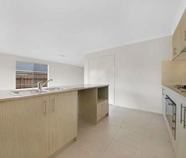 “🏡4-Bedroom House in Mernda” - Photo 2