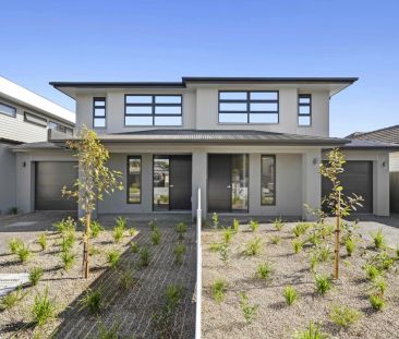 BEAUTIFUL FAMILY TOWNHOUSE IN PRIZED LOCALE! - Photo 5