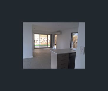 Stylish Lowset Family Home - Photo 4