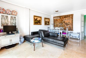 Spacious 4 bed penthouse, furnished and equipped in Marbella, near the Dunes of Artola and Cabopino
