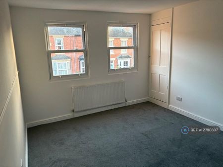 3 bedroom semi-detached house to rent - Photo 3