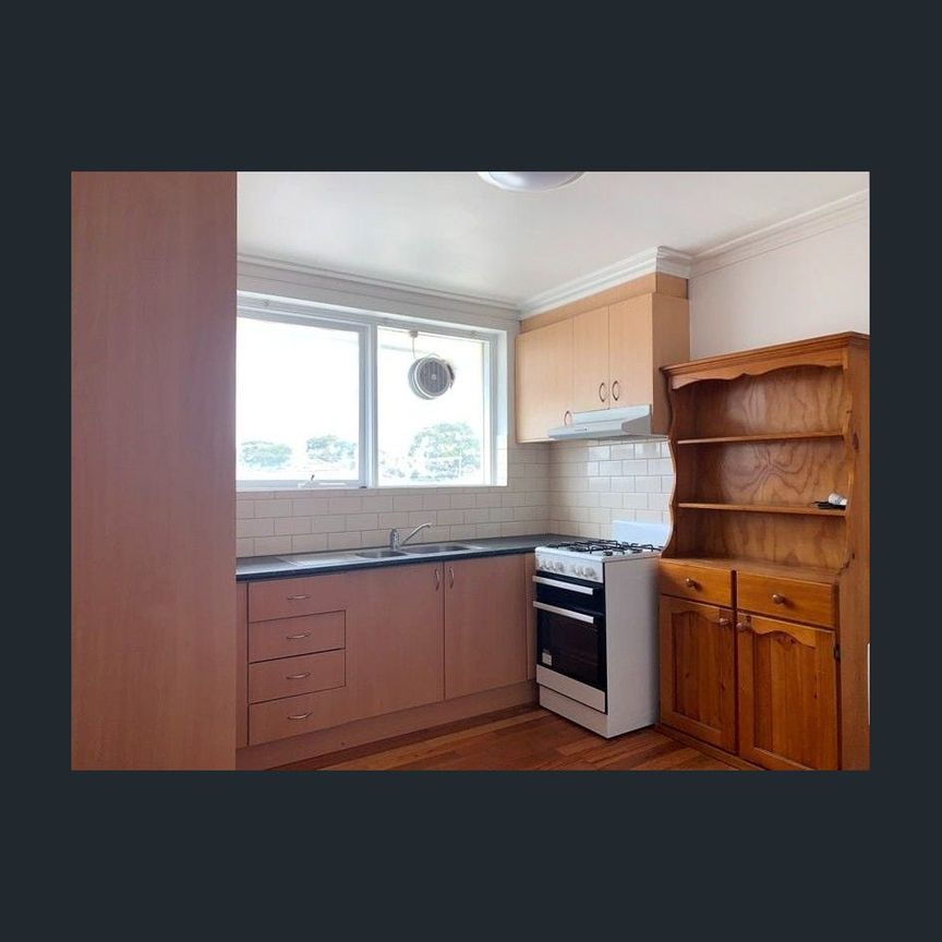 Just a stroll to Hadfield station!! - Photo 1