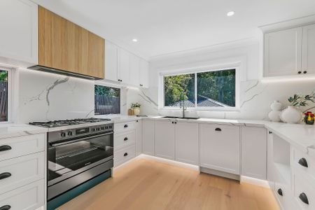 Modern Elegance Meets Everyday Comfort in Eastwood - Photo 5