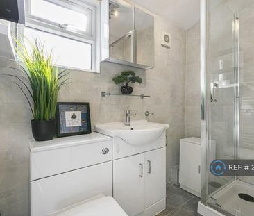 1 bedroom in a flat share to rent - Photo 5