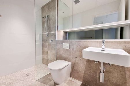 Location, Location! - Photo 4