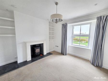 4 bedroom detached house to rent - Photo 2