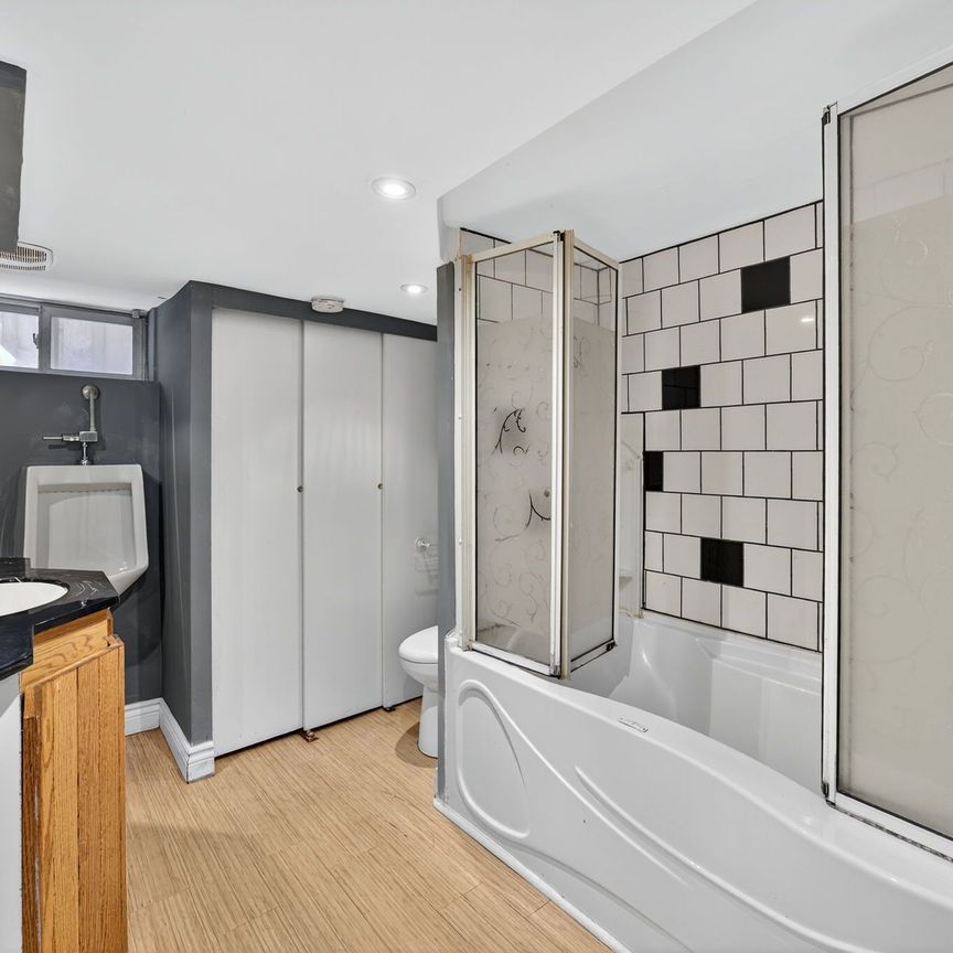 For Lease - 114 Burton Avenue, Barrie, Ontario - Photo 1