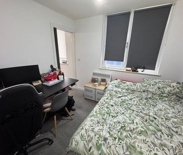 1 Bed Flat, Manchester, M16 - Photo 5