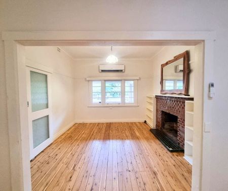 Location, Location! - Photo 2