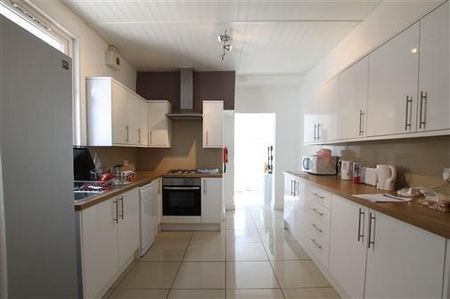 6 bedroom terraced house to rent - Photo 4