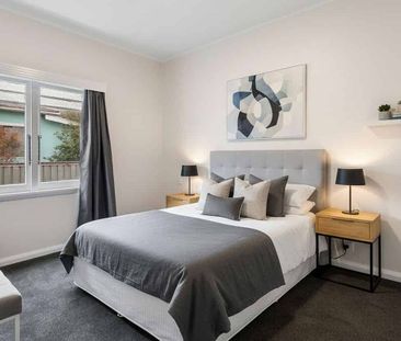 Family home in central Richmond - Photo 4