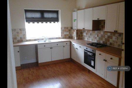 2 bedroom flat to rent - Photo 3