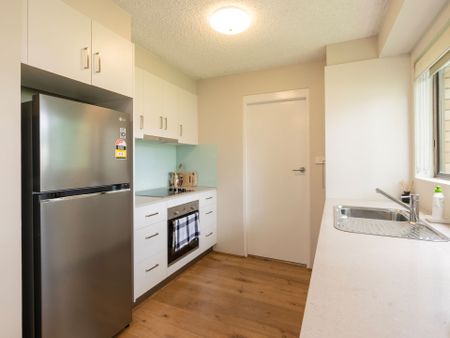 Contemporary Three Bedroom Townhouse With Elevated Outlook - Photo 3