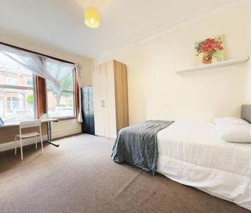 4 bedroom flat share to rent - Photo 3