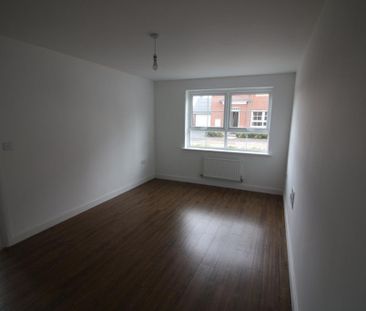 4 bedroom semi-detached house to rent - Photo 4