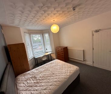 6 bedroom house - Photo 1