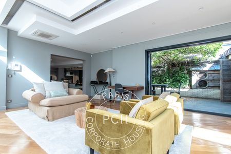 Tout savoir sur cette maison dans le quartier Centre Ville, à Rueil-Malmaison - Photo 2