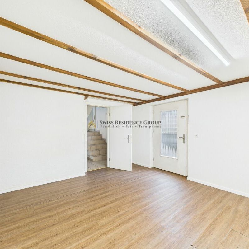 Mixed-use single-family home with commercial facilities and car elevator - Photo 1