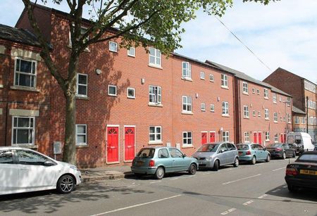 4 bedroom townhouse to rent - Photo 3
