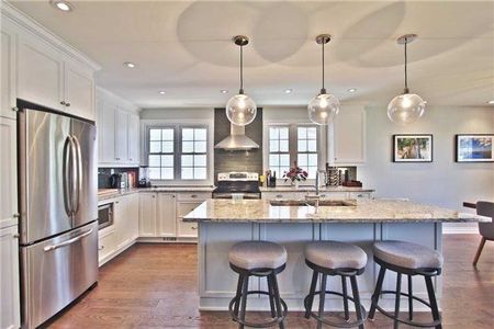 For Lease - 208 Pine Cove Road, Burlington, Ontario - Photo 3