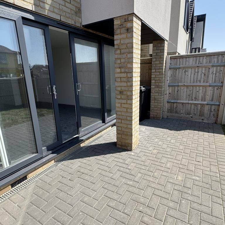 3 bedroom end of terrace house to rent - Photo 1
