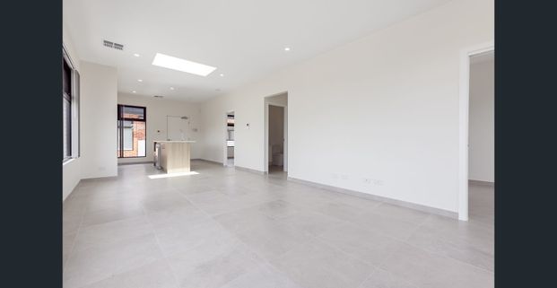 Top Floor Contemporary Living - Photo 1