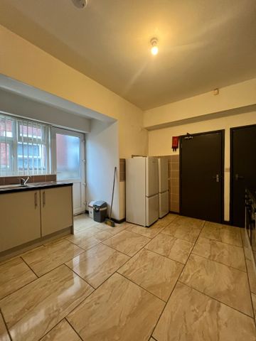 Harefield Road Room 6 - Photo 3