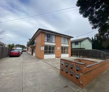 Perfect Location! - Photo 4