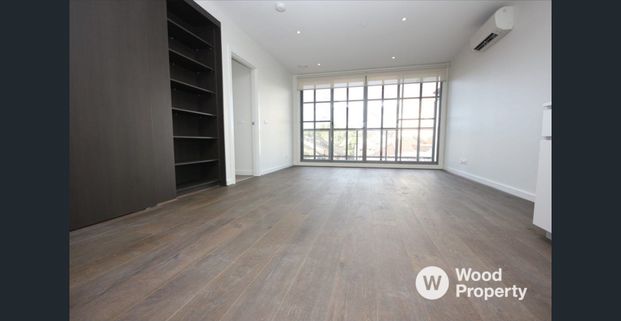 Prime Location! - Photo 1