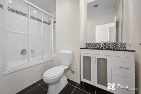 FABULOUS APARTMENT OVERLOOKING THE RABY BAY PRECINCT! - Photo 2