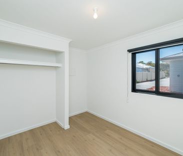 Modern, Stylish & Low Maintenance! - Photo 4