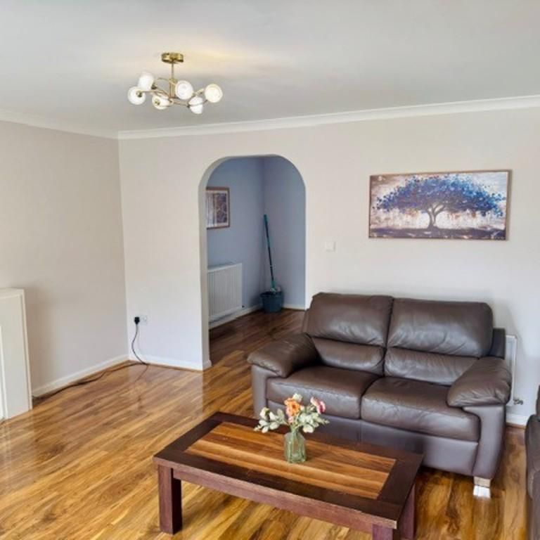 3 bedroom semi-detached house to rent - Photo 1