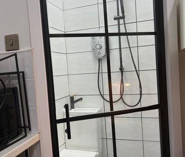 Studio Flat, Victoria Park, M14 - Photo 2