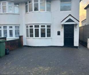 3 bedroom property to rent in Harrow - Photo 4