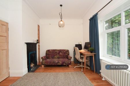 3 bedroom flat to rent - Photo 5