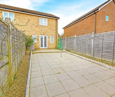 2 bedroom end of terrace house to rent - Photo 2