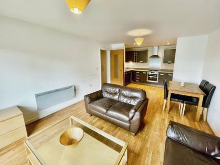 2 bedroom flat to rent - Photo 2