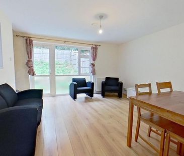 4 bedroom semi-detached house to rent - Photo 3