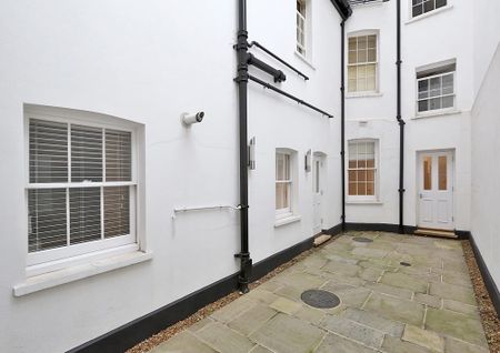 Extremely spacious one bedroom apartment with the rare benefit of a large, private patio superbly located for the shops and restaurants of Marylebone High Street, and trendy Chiltern Street. - Photo 5