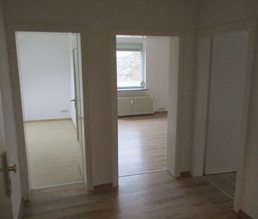 Helle Dachgeschosswohnung in zentraler und ruhiger Wohnlage! - Foto 6