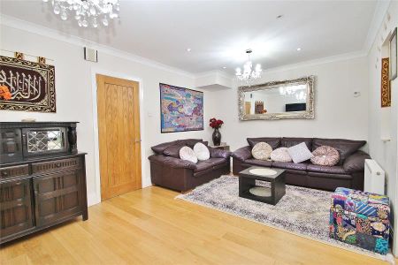 Elm Close, Horsell, Surrey, GU21 - Photo 2