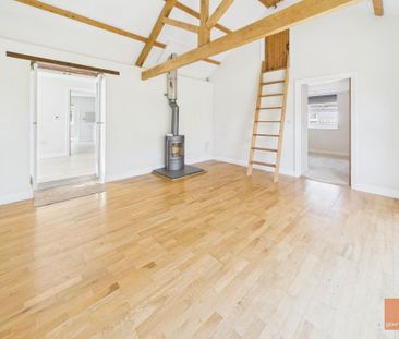 2 bedroom barn conversion to rent - Photo 1