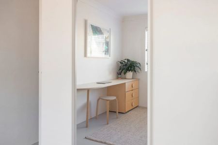 Stylishly Renovated Split-Level Apartment in Prime City Fringe Location - Photo 3