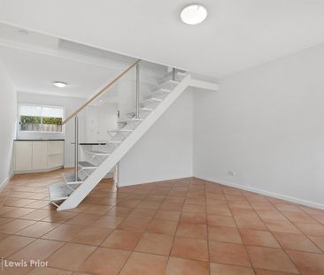 Charming Townhouse in Prime Location - Photo 6